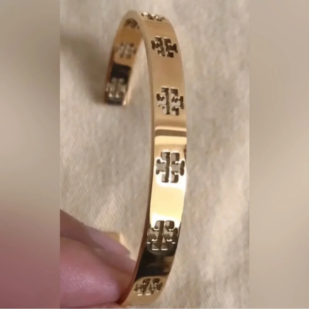 Designers Brands For Customers That Love To Wear Casual and Elegant Accessories;